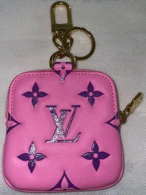 Louis Vuitton Coin Pouch Signature Monogram Pink Purple Key with Gold Hardware